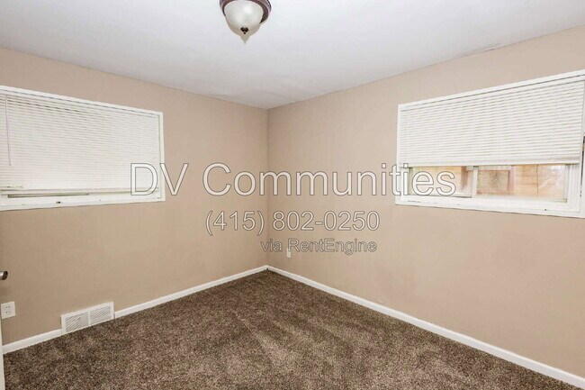 Building Photo - 16605 Kollin Ave