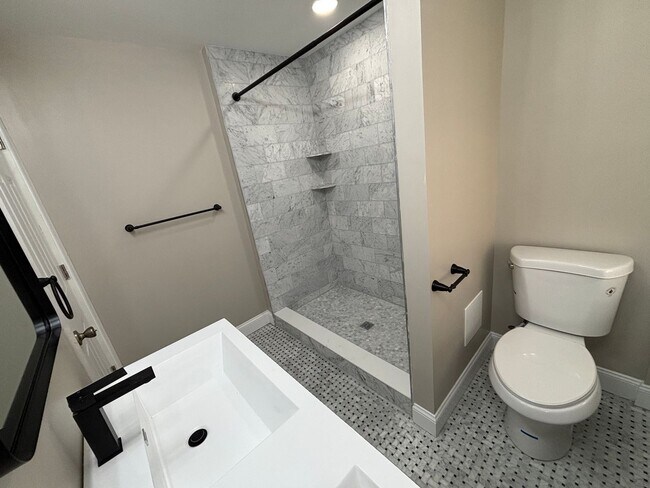 Building Photo - Newly Renovated 3-Bedroom, 2.5-Bath Home i...