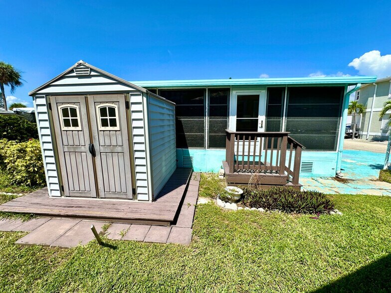 Building Photo - 698 Nettles Blvd
