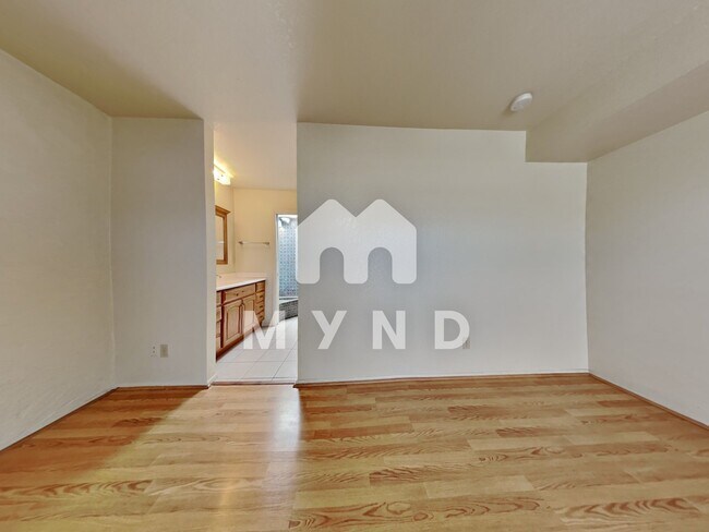 Building Photo - 5100 N Miller Rd Apt 23