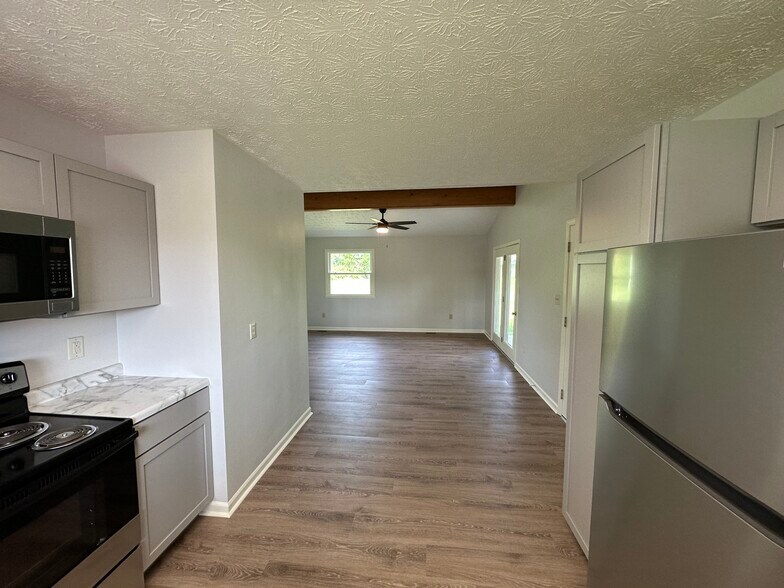 Building Photo - 1227 Hacienda Dr