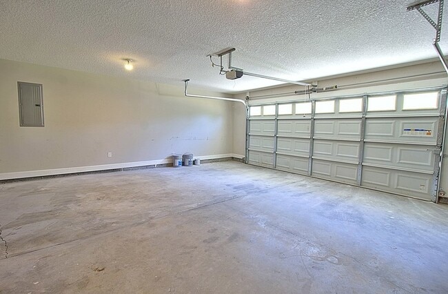 Building Photo - 771 Live Oak Church Rd