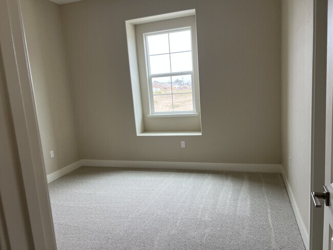 Building Photo - 3068 El Capitan Dr