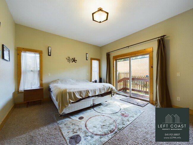 Building Photo - 798 SE 37th Ct