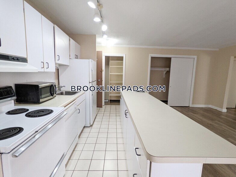 Primary Photo - 123 Sewall Ave