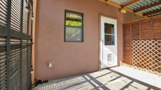 Building Photo - 717 Adams St