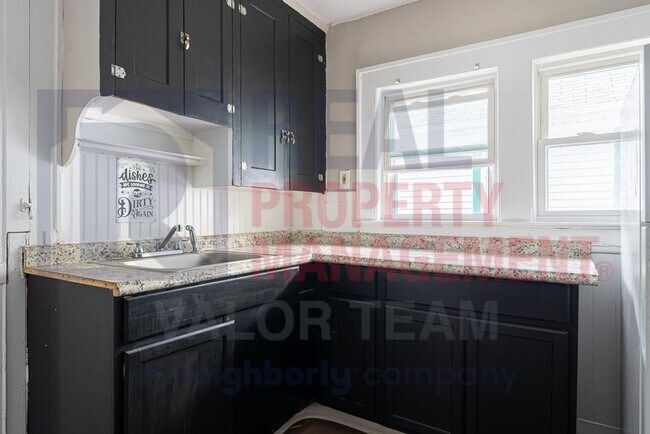 Building Photo - 15714 Huntmere Ave