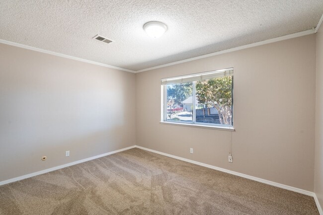 Building Photo - 3 Bedroom Home in Great Gilroy Location!