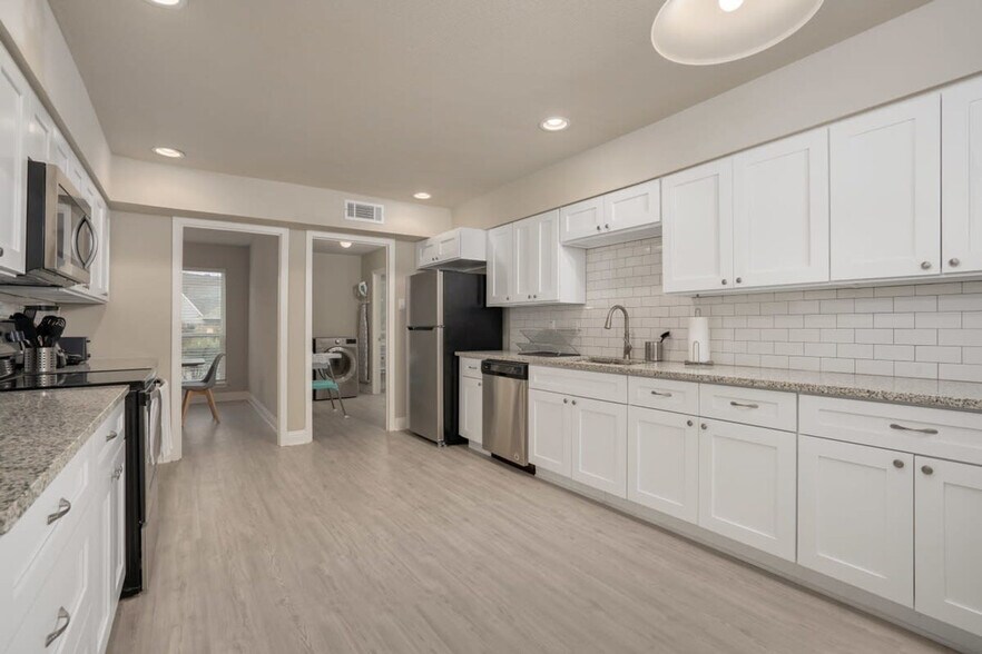 Building Photo - 11210 Cotillion Dr