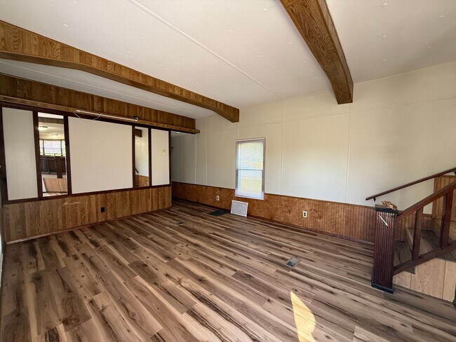 Building Photo - 2 Bedroom 1 Bath Mobile Home in Greeneville, TN