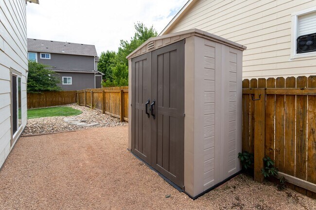 Building Photo - Spacious Corner Lot Gem in Ridgeview at St...