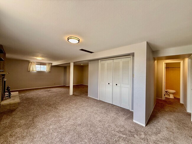 Building Photo - Tulip Way 4125-4127