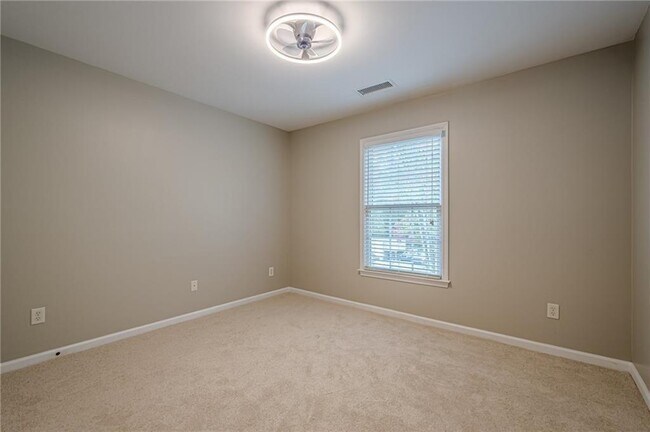Building Photo - 720 Gardenside Cir SE