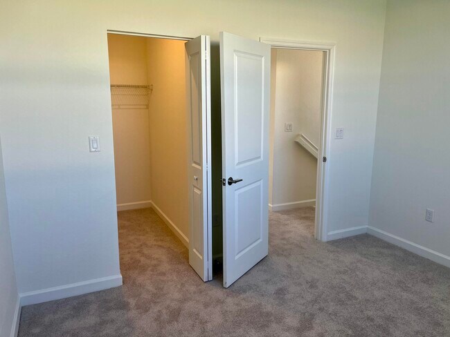 Building Photo - 2776 SE 26th Ave