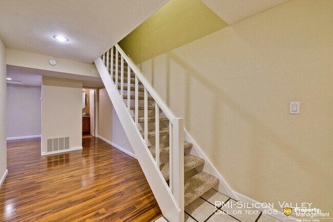 Building Photo - 520 S Cascade Terrace