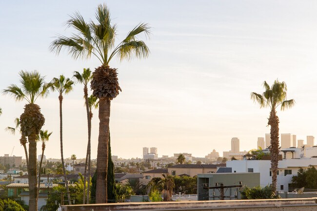 Building Photo - 960 Larrabee St