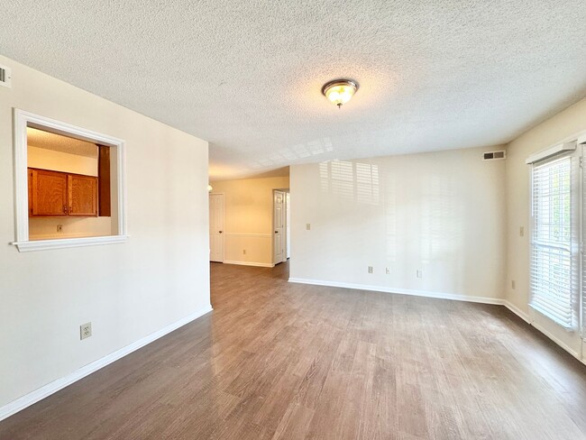 Building Photo - 7123-D W Friendly Ave