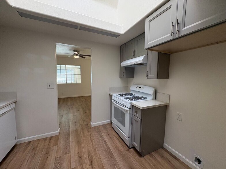 Building Photo - 3011 E 7th St