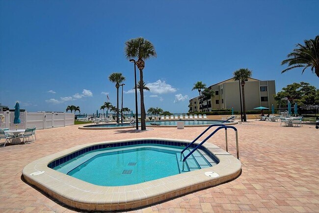 Building Photo - 865 S Gulfview Blvd