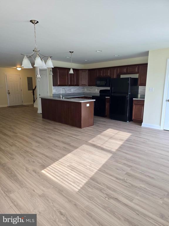 Building Photo - 23613 Linkside Dr