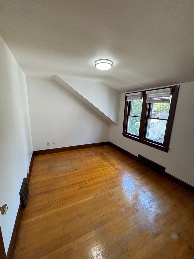 Building Photo - 3211 W Fairmount Ave