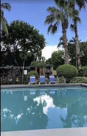 Building Photo - 10784 N Kendall Dr