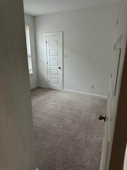 Building Photo - 2806 Lolita Way
