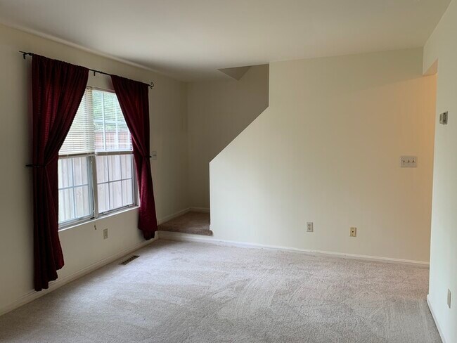 Building Photo - 126 Kings Mill Dr