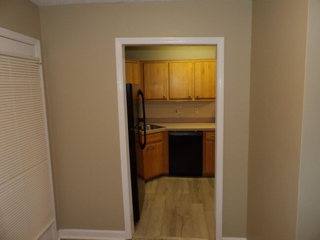 Building Photo - 244 Meadowview Dr