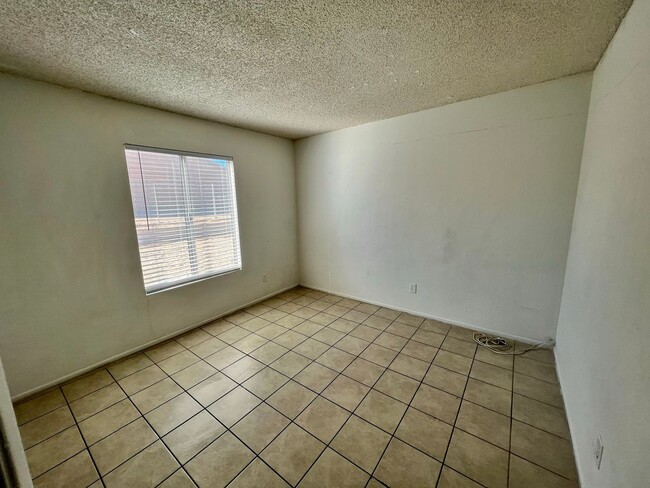 Building Photo - 73433 Sun Valley Dr