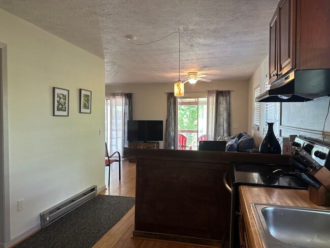 Building Photo - Lakefront Living with Stunning Views