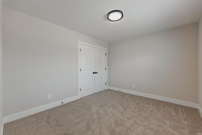 Building Photo - 911 Mayfair Dr