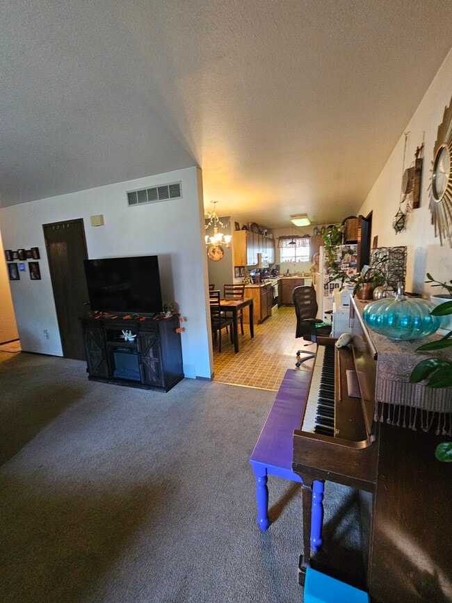 Building Photo - 1405 Pine Cone Rd