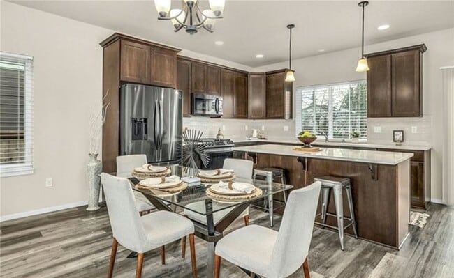 Building Photo - Beautiful Almost new 3 bed +den home in Ly...