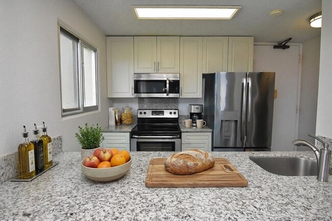 Building Photo - Live the Happy Life at Lele Pono – Aiea