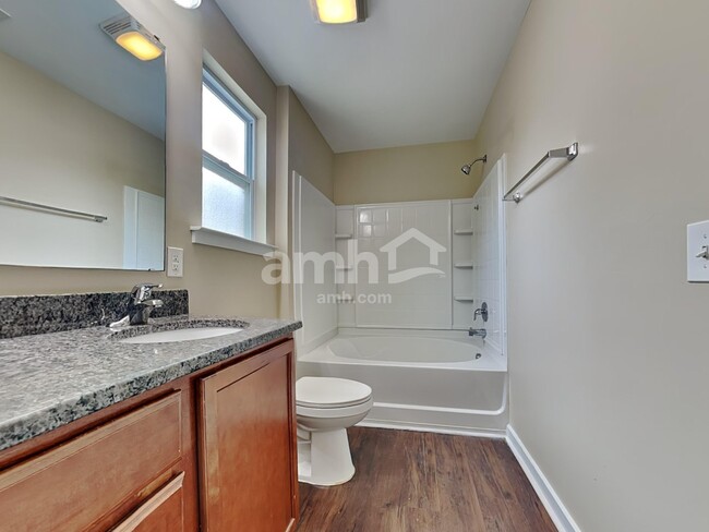 Building Photo - 4940 Ballantine Dr