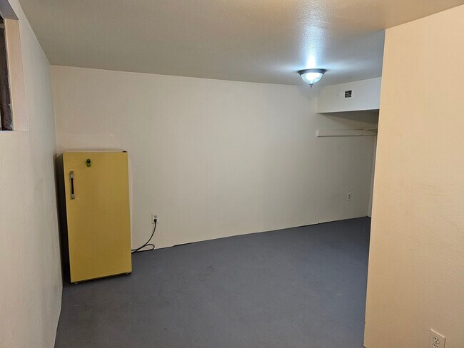 Building Photo - 1162 Cree Dr