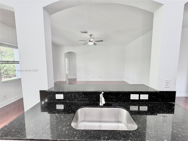 Building Photo - 4451 Laurel Pl