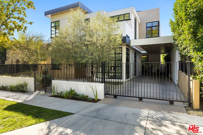 Primary Photo - 8732 Rangely Ave