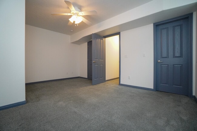 Building Photo - 11301 W Goldenrod Ave