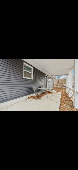 Building Photo - 5168 Caroline Ave