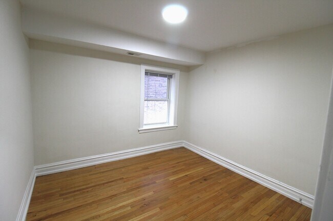 Building Photo - 6307 N Mozart St