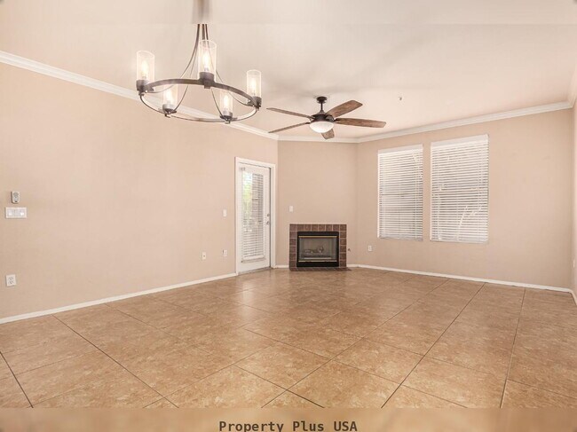 Building Photo - "Unique 3-Bed, 2-Bath Condo with 2 car attached garage located in Prime Scottsdale Location!"