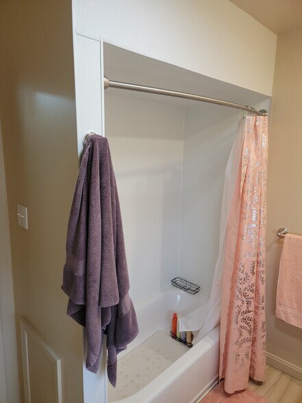 Building Photo - 102 3rd Ave