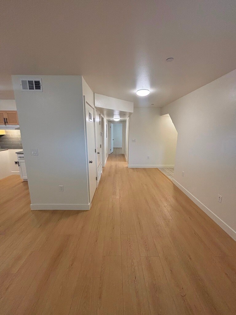 Building Photo - 6208 Brynhurst Ave