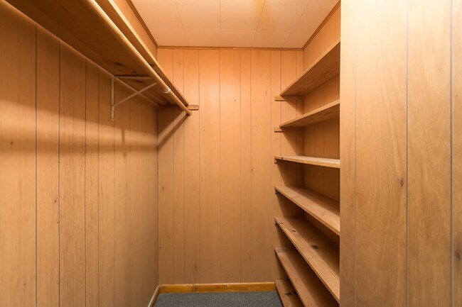 Building Photo - 1706 Colby Dr