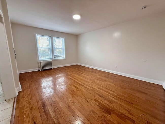 Building Photo - 546 Bergen Ave