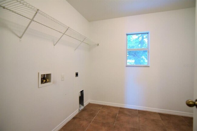 Building Photo - 2870 Grassmoor Loop