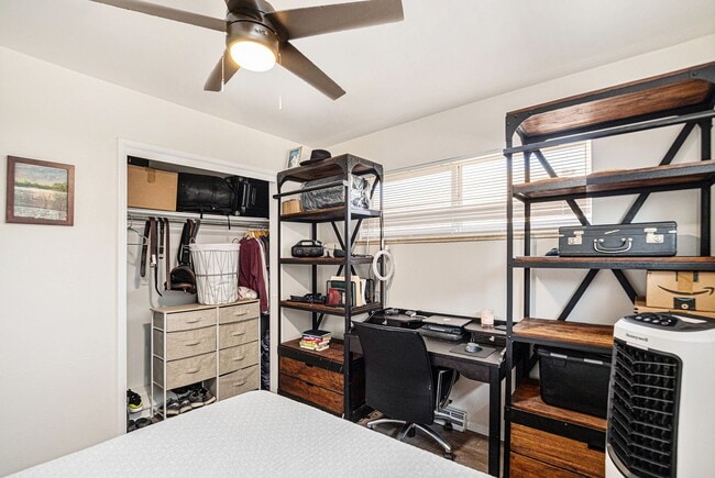 Building Photo - Updated 2 Bed | 1.5 Bath Upper Duplex Near...