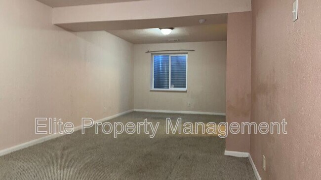 Building Photo - 788 S Knox Dr